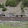 Die Steinhäuser der Berg-Tadschiken. Der Dach eines Hauses wird zu Veranda eines anderen.